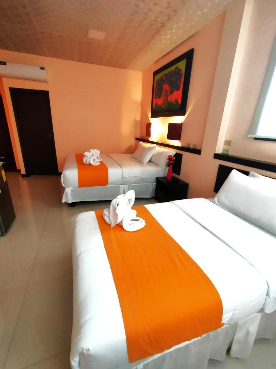Hotel Los Algarrobos Puerto Baquerizo Moreno Eksteriør billede