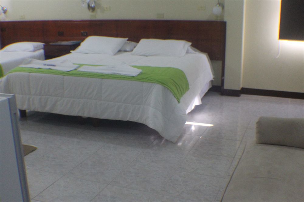 Hotel Los Algarrobos Puerto Baquerizo Moreno Eksteriør billede