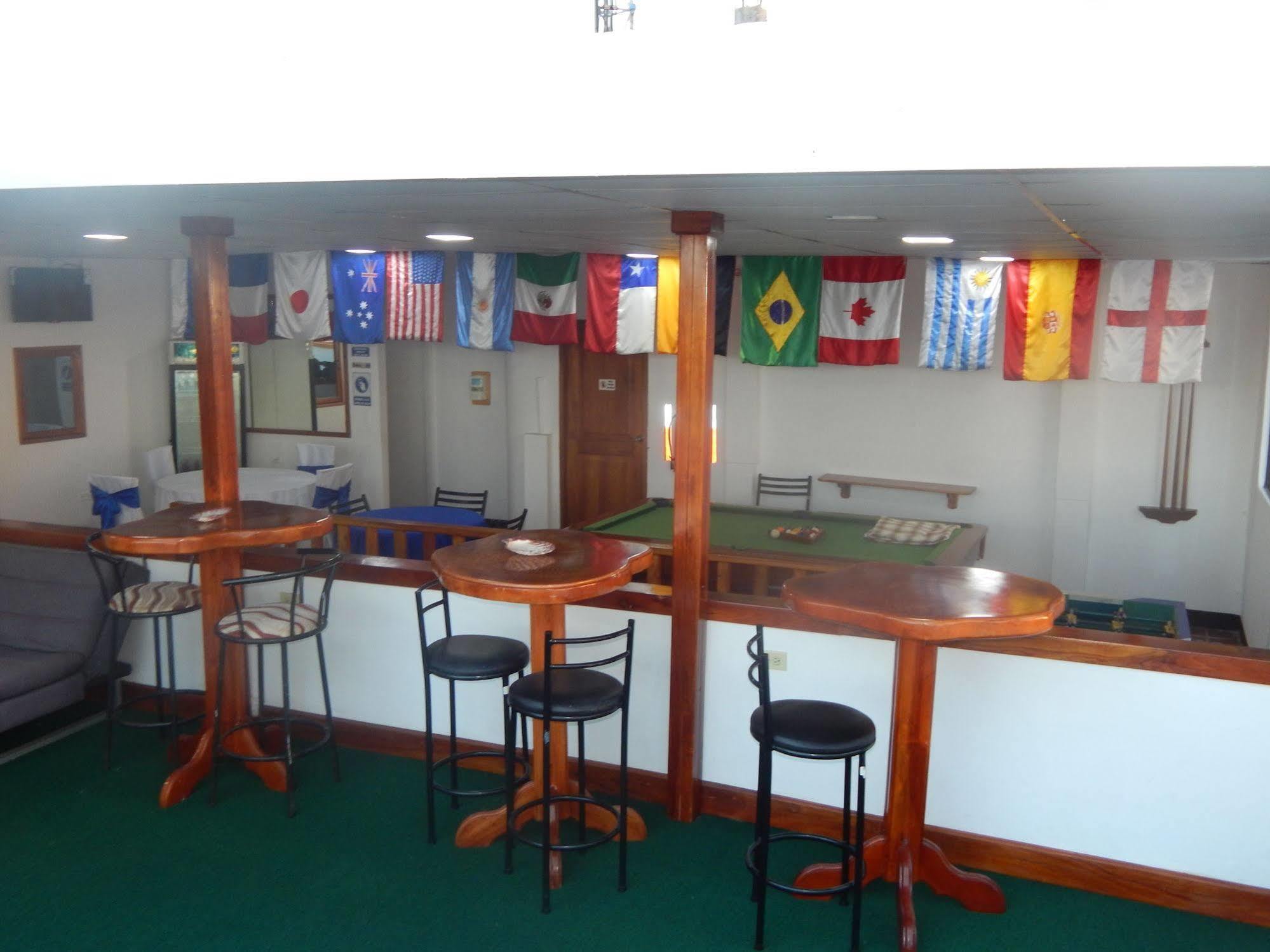Hotel Los Algarrobos Puerto Baquerizo Moreno Eksteriør billede