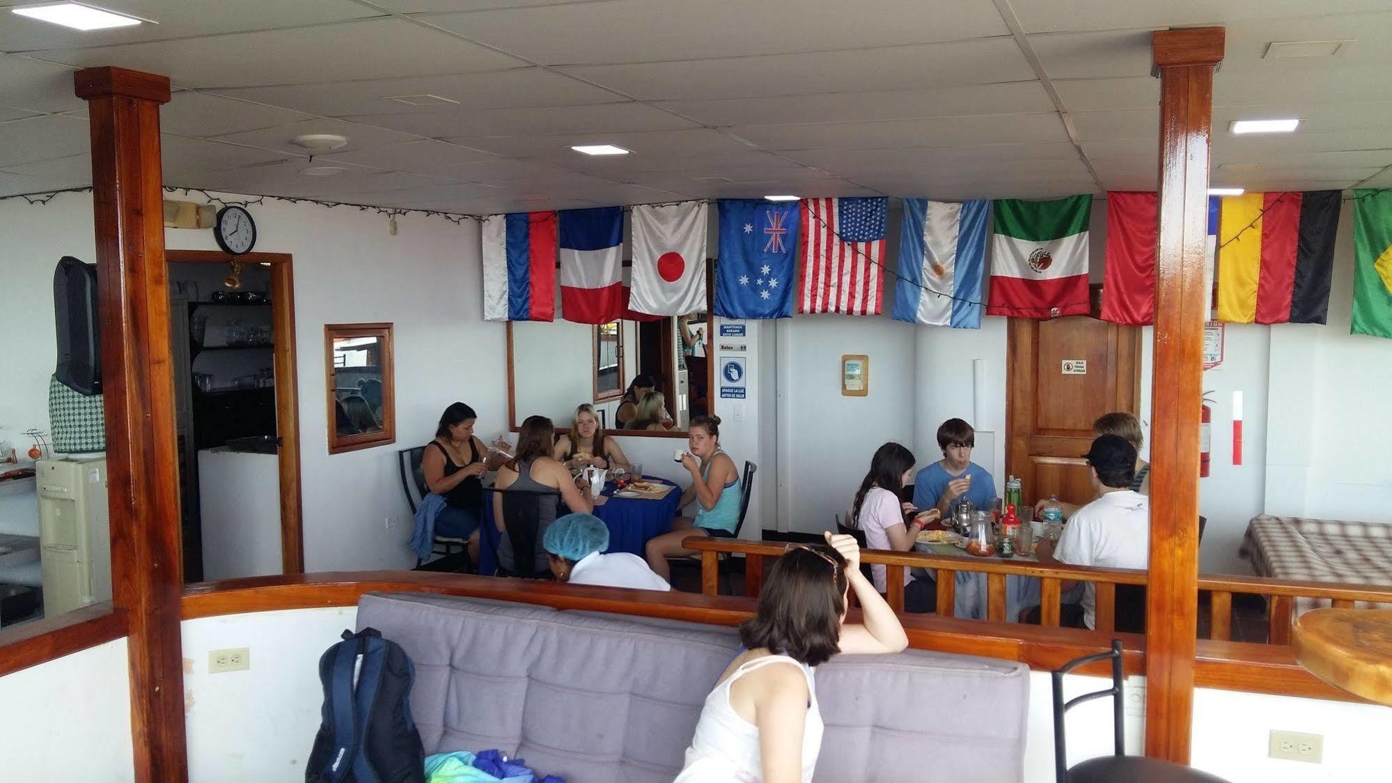 Hotel Los Algarrobos Puerto Baquerizo Moreno Eksteriør billede
