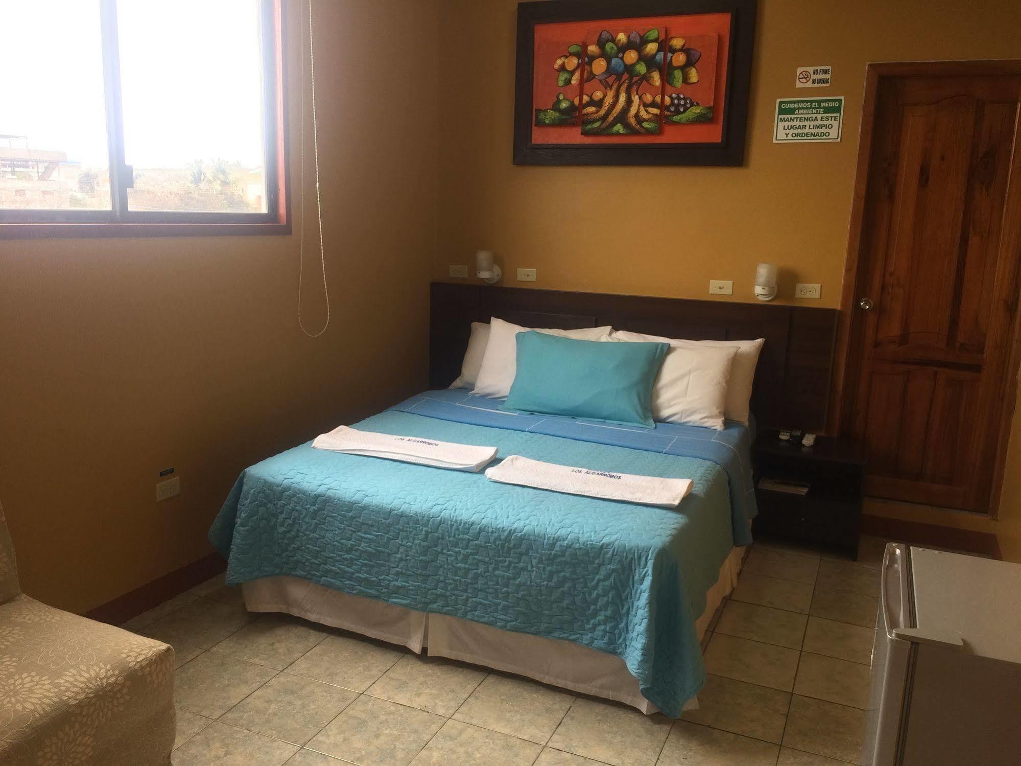 Hotel Los Algarrobos Puerto Baquerizo Moreno Eksteriør billede