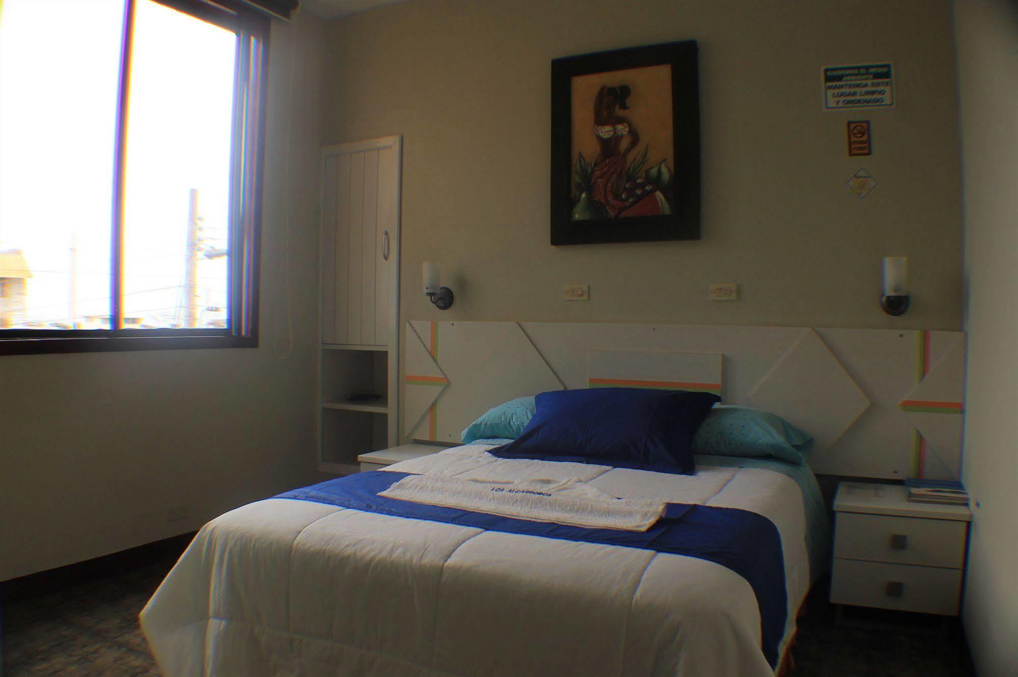 Hotel Los Algarrobos Puerto Baquerizo Moreno Eksteriør billede