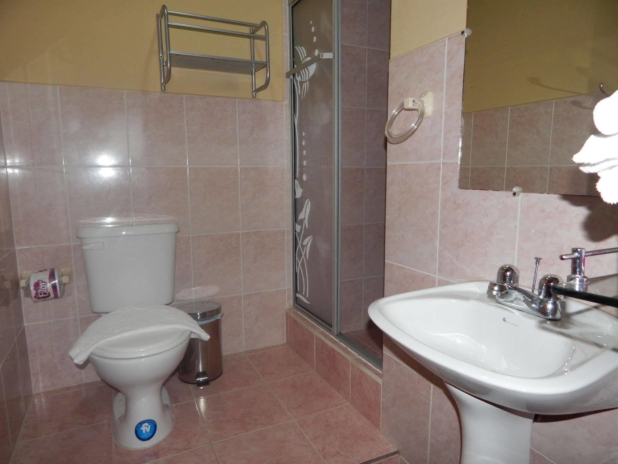 Hotel Los Algarrobos Puerto Baquerizo Moreno Eksteriør billede