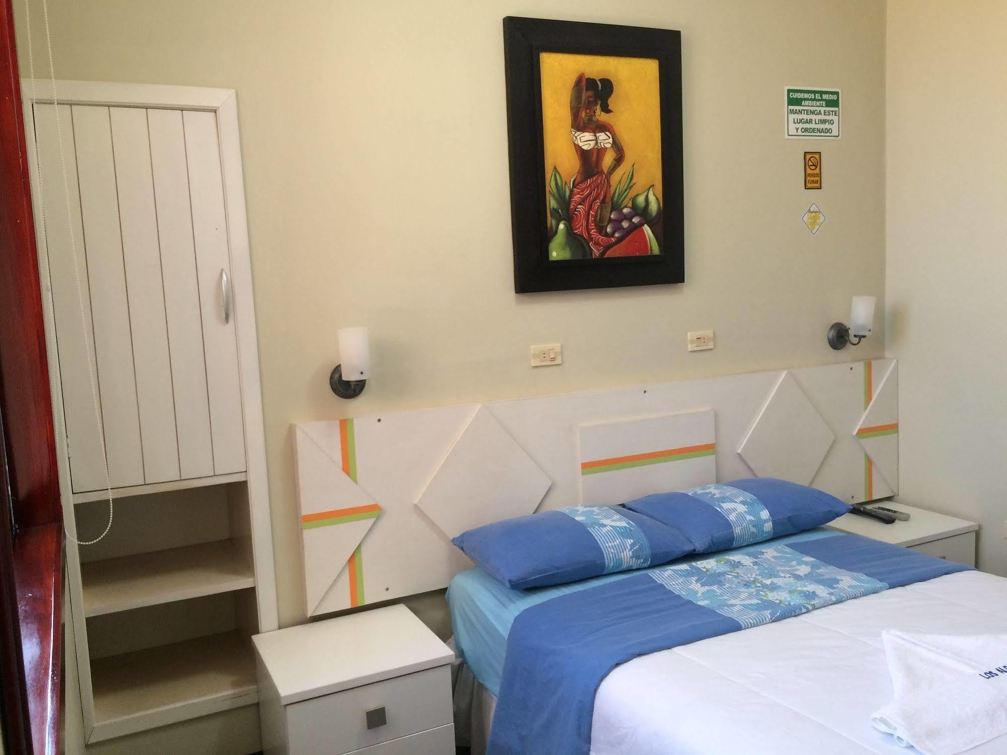 Hotel Los Algarrobos Puerto Baquerizo Moreno Eksteriør billede