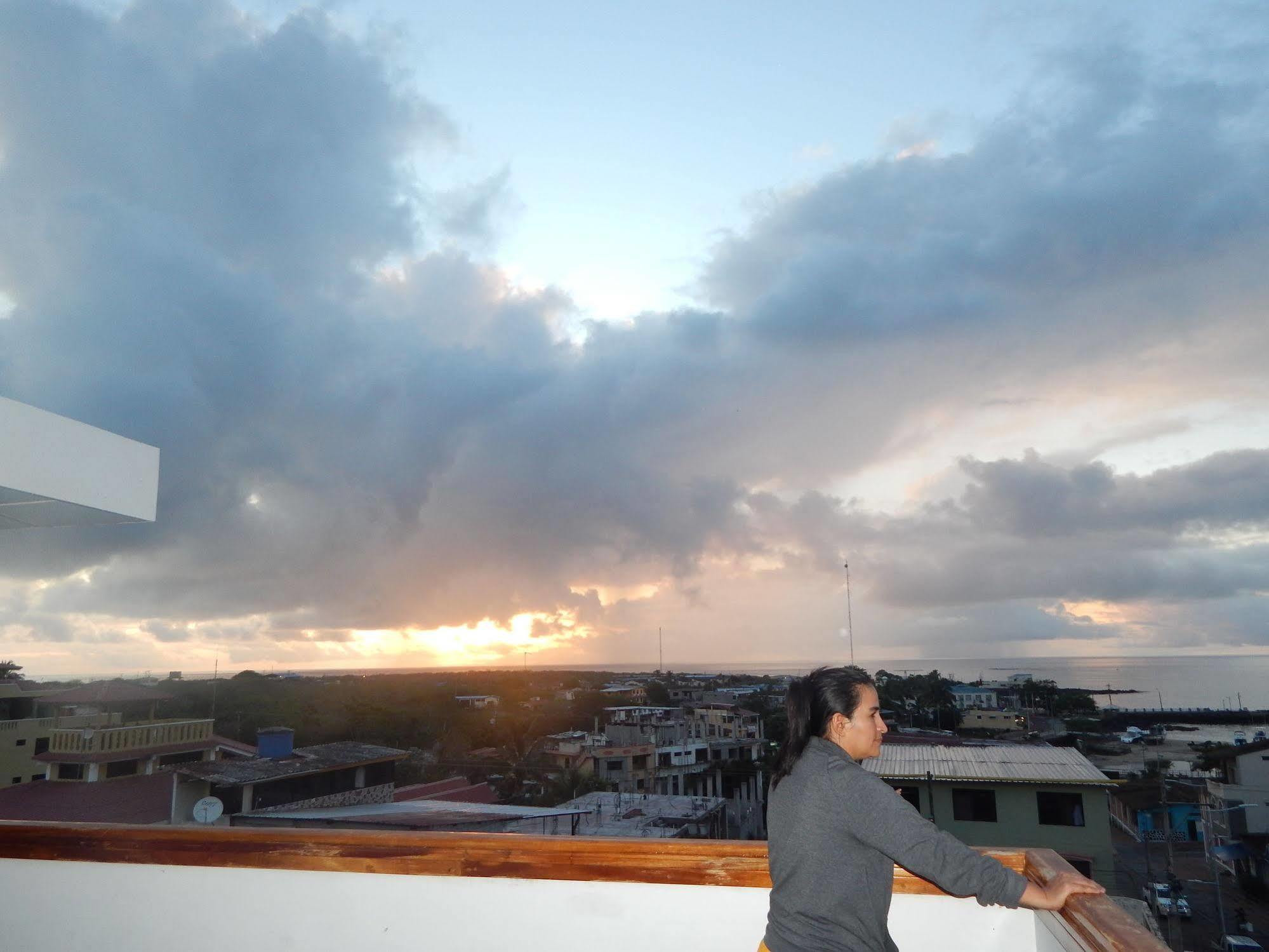 Hotel Los Algarrobos Puerto Baquerizo Moreno Eksteriør billede