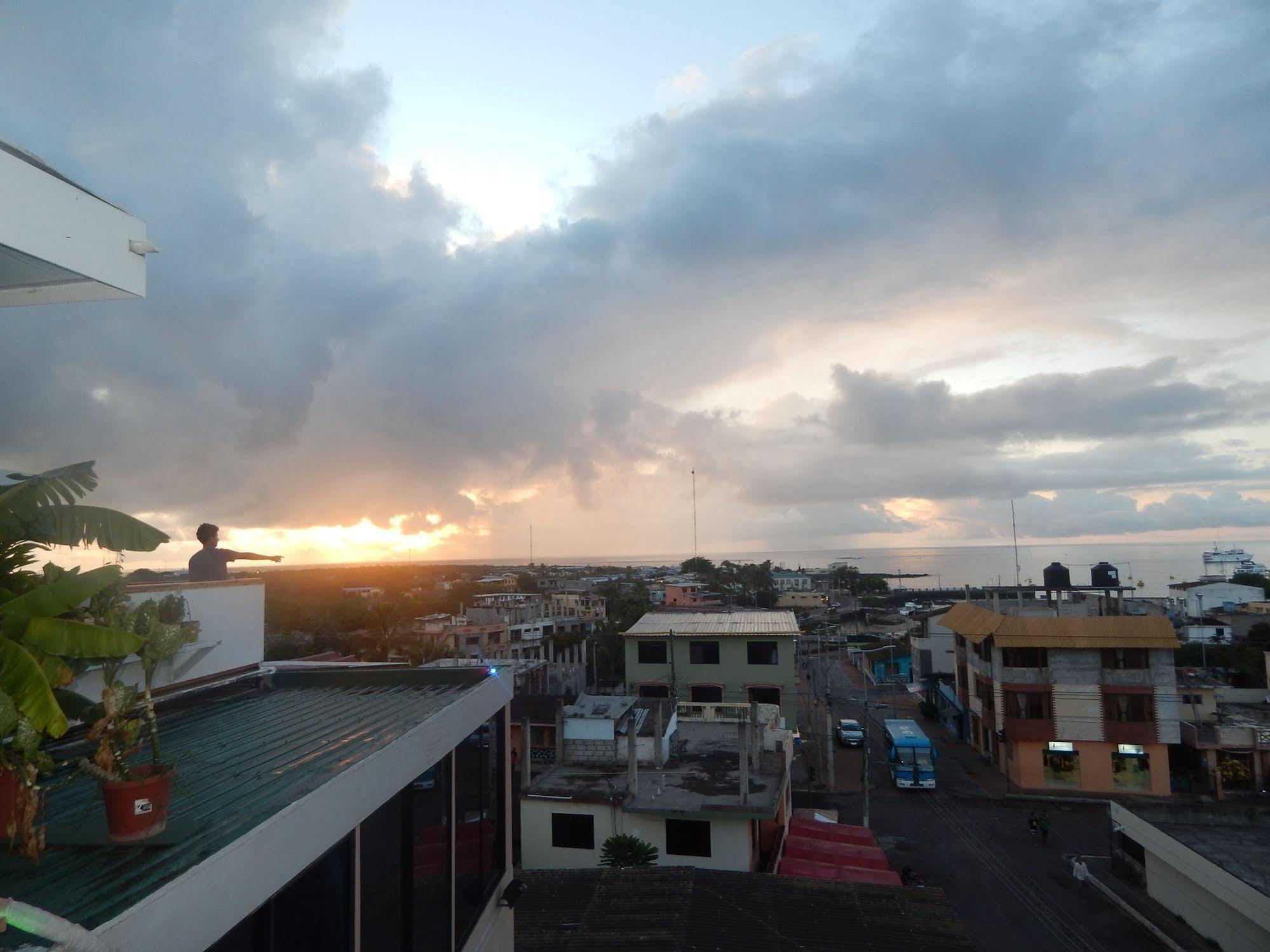 Hotel Los Algarrobos Puerto Baquerizo Moreno Eksteriør billede